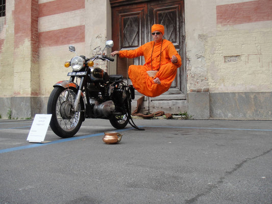 I Mattacchioni Volanti "Statue viventi, Illusionismo"